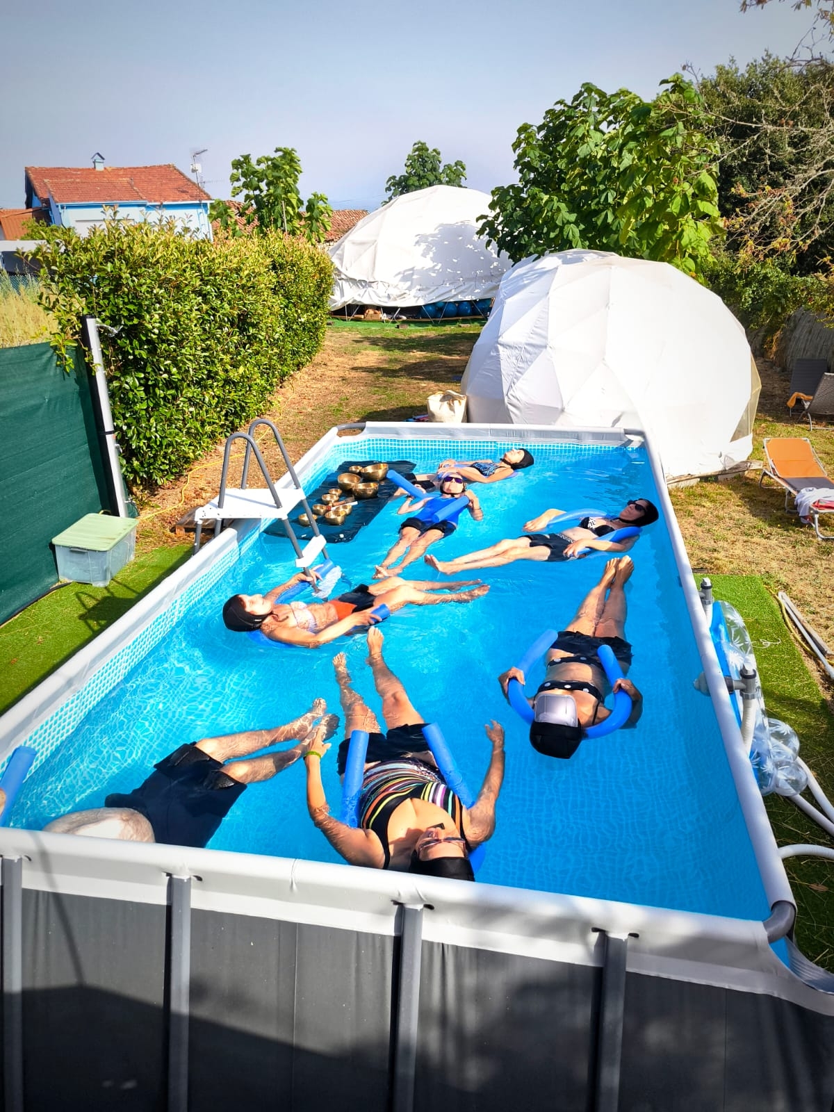 Piscina y descanso en Experiencia Wellness